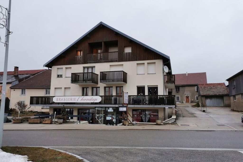 Ravissant Appart Proche Suisse Et Pistes De Ski Familiales Les Fourgs Exterior photo